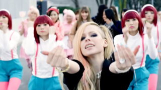 Say Hello To Avril Lavigne’s Kitty – PMV